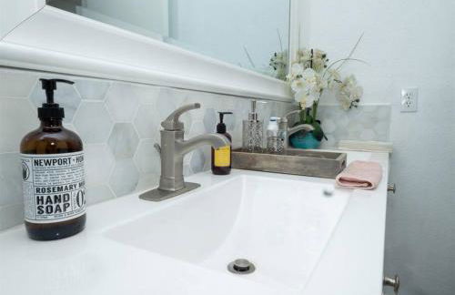 Spacious house with pool heater, hot tub, billiards - Foto 33