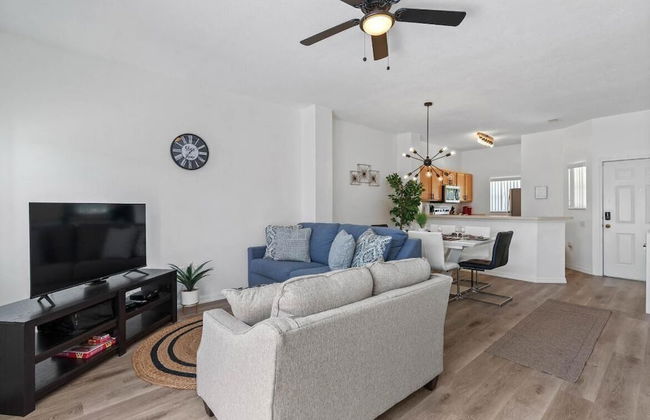 Amazing 3BR 2BA Townhome With Lake View at Terra Verde! - Foto 5