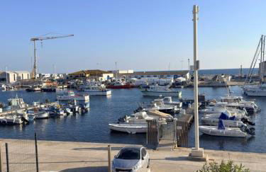 SUPERBE maison, rénovée port de Carro -terrasse,calme & lumière - Foto 18