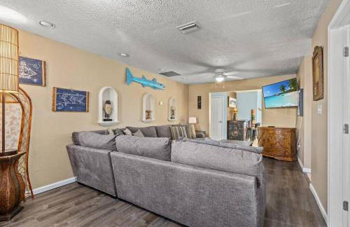 Pirates Cove - Private Pool, Seasonal Hot Tub, Game Room, Close to Beach, Pets OK - Photo 10