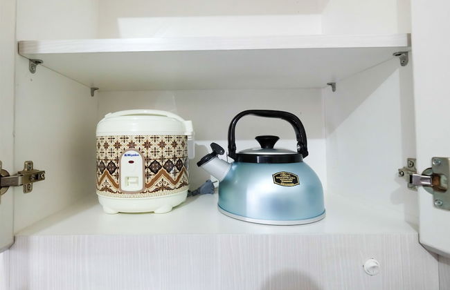 Studio at Green Pramuka City Serene Apartment Living By Travelio - Foto 9