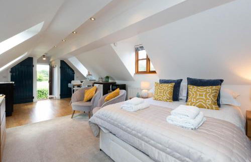 Stunning studio flat with dedicated private garden - Photo 18