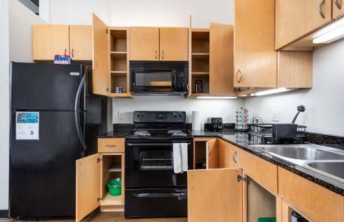 West Loop - City Views With In & Out Parking 2 - Photo 25