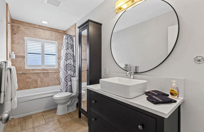 Avanti Vacation Rental, Relaxing 3-BR Retreat with Private Pool Minutes from Vanderbilt Beach and Delnor-Wiggins State Park. Enjoy Southern Exposure, BBQ Area, and Pet-Friendly Comfort - Foto 18