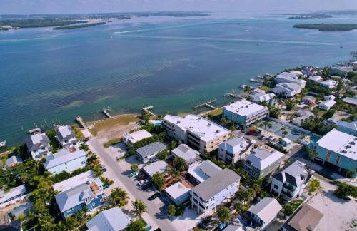 Just Beachy! One bed one bath charmer steps to beach - Photo 24