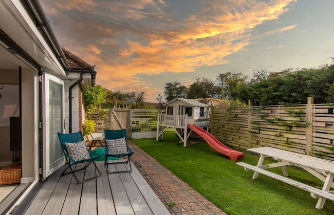 Bosham 3 BR Beach House With Garden Playhouse - Photo 51