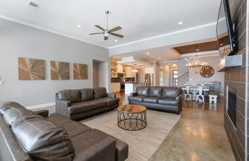 Luxury Lake LBJ House with Heated Swimming Pool and Spill Over Hot Tub and 2 Boat Slips - Foto 9