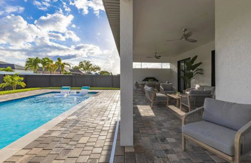 KING BED - FREE Pool Heat - 85 in TV - 4BR Villa - Foto 52