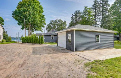 Bring Your Boat! Little Traverse Lake Getaway - Foto 33