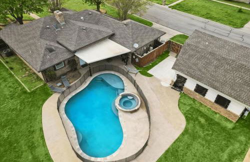 Gorgeous 4BR Holiday Home with Huge Yard and Pool - Foto 2