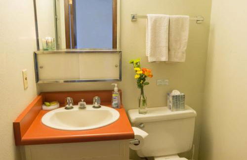 Beachfront Bungalow Walk to Ocean & Restaurants - Foto 12