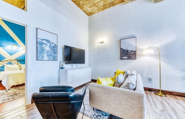 Sosuite 2BR Apt w W/d, Gym, On-site Restaurant - Photo 9