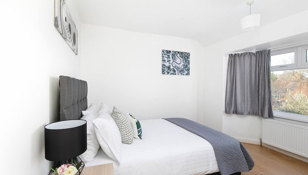 Skyvillion - Enfield 4bed House W Garden & Parking - Photo 5