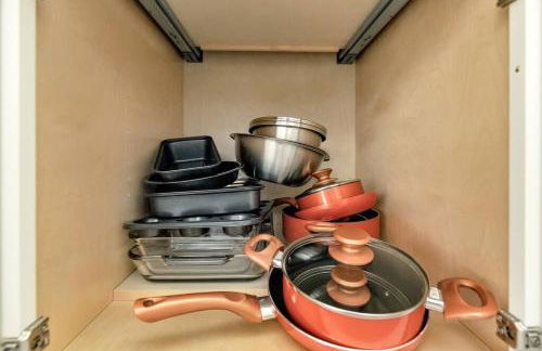 Stay, Play and Pass Go at the Monopoly Penthouse! - Foto 45