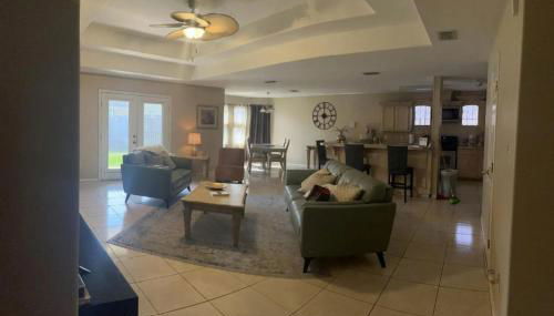 Minutes to Shopping, Dining and Fun Family Stay - Sleeps 6 - Foto 4