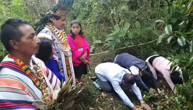 Rezando a las divinidades ingas