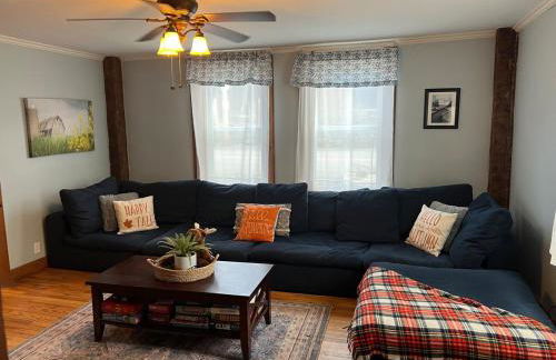 3,000 Sq Ft Historic Colonial Minutes from Okemo with Direct VAST Trail Access - Foto 8