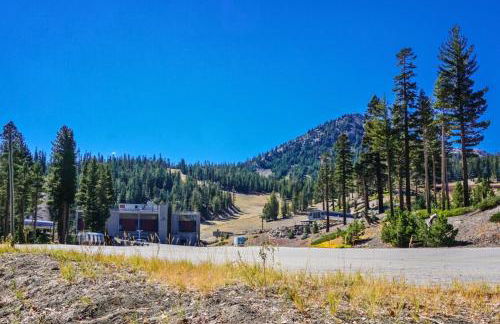 St Anton Courtyard View 2-Bedroom Condos with Pool & Jacuzzi - Foto 8