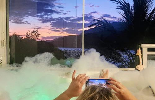 Refúgio dos sonhos - piscina de borda infinita e hidromassagem com vista - Foto 2