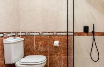 Deep Blue Sea - Photo 20