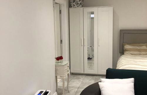 Hendon Basement Studio - Photo 6