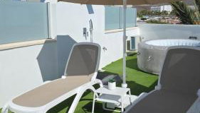 BlumLuxury Apartment - Photo 1, sunbed