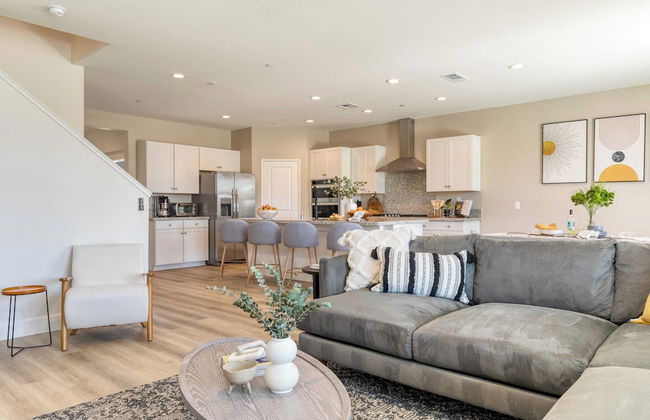 Desert Eden by Avantstay 6BR w/ Ensuite Backyard Oasis w/ Pool & Hot Tub! - Foto 25