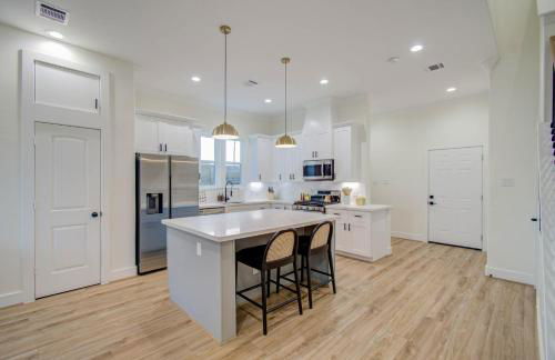 Houston Entertainment Haven - Photo 21