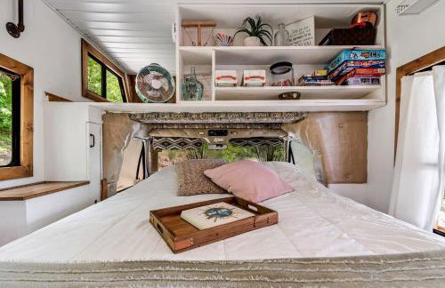 Gorgeous Caravan Glamping Escape for Four in Dover, Ohio - Foto 6