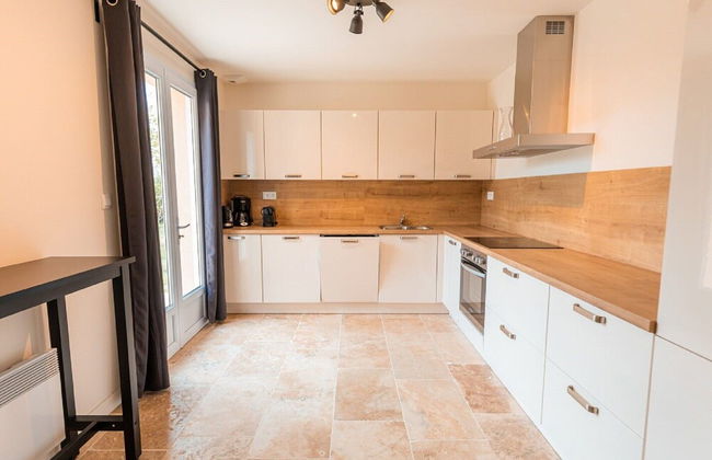 Spacious and Modern Villa With Large Garden and BBQ Area - Foto 12