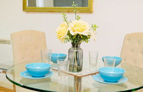 Birmingham City Centre Beautiful Apartment Walking Distance to Bullring Shopping Centre Private Parking - Photo 3