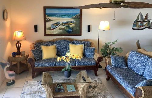 Large Balcony and Water Views Indian Shores Condo! - Foto 7