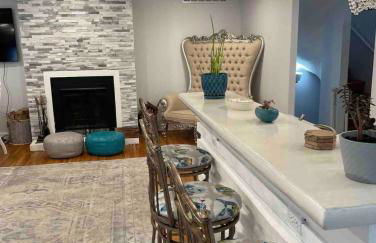 A Regal Retreat- Exclusive Parking, Prime Location - Foto 3