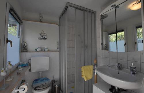 Bootshaus Direkt am See mit Eigenem Steg an der Ostsee - Foto 16