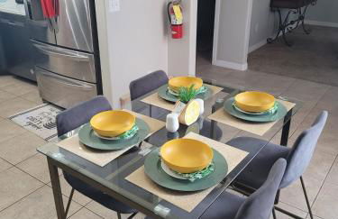 Spacious 2 en-suite BR, pool & spa retreat - Foto 6