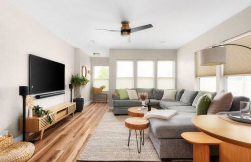 Sunflower House - Luxe Retreat with Sauna & Hot Tub - Foto 3