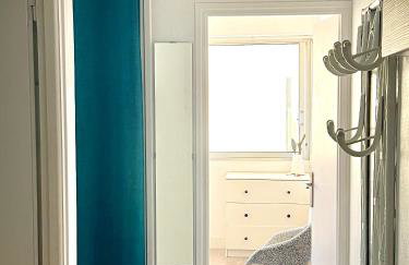 Duplex entièrement rénové avec clim, vue mer et Accès plage ! - Photo 17