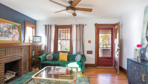 Charming 1920s Retreat Modern Kitchen 5 minutes to Dining and Med District - Foto 4