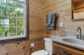 Mr Hills Mercantile Cabin with a hot tub - Photo 14