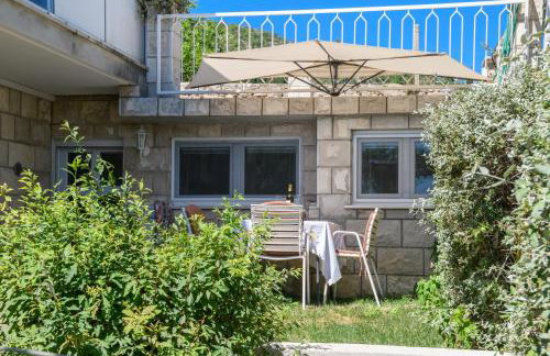 Apartment MARIO - veliki stan za odmor - terasa- vrt - bazen - pogled more, izoliran - Photo 33