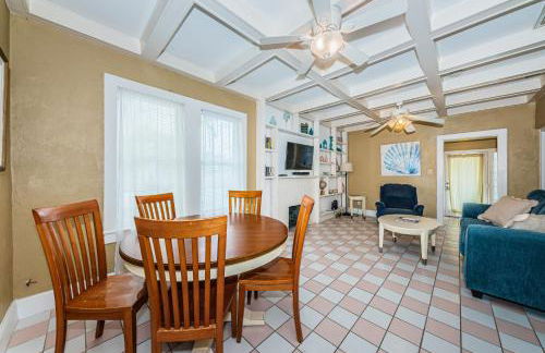 Beautiful Waterfront Beach Cottage. Sleeps 6 - Foto 10