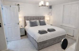 The Grand 4-Bed Ebbsfleet Home - Big Garden & Parking Space, Near Bluewater - Foto 9