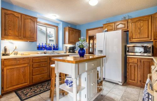 Sleeps 12! Main Level Primary Suite-Beautiful Backyard Oasis - Photo 38