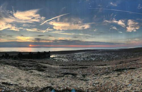 Architect designed spacious five bed house by sea - Foto 15