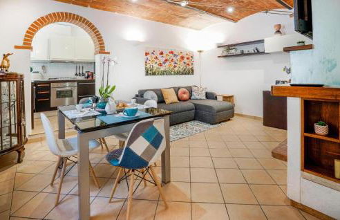 Amazing Apartment In Bettolle With Wifi - Photo 1