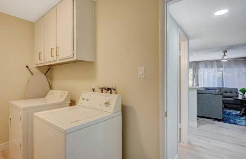 New Poolside Paradise in Vegas with BBQ and Games - Foto 23