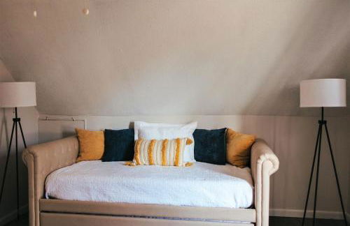 5BR Log Home w Hot Tub & Dock on Lake of Egypt - Photo 32