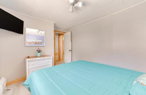 Houghton Lake Cottage with Patio Walk to Waterfront - Photo 17