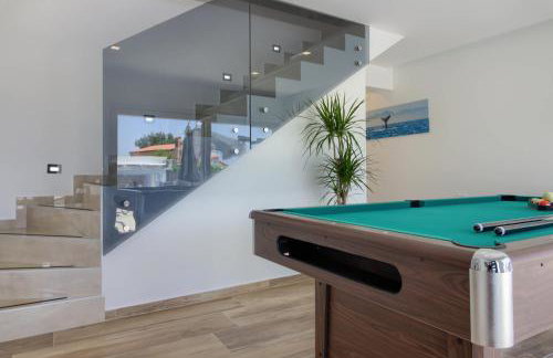 Luxury Villa with extra heated pool with hydromassage, biliard near town center and beach by WiiBuk - Foto 21