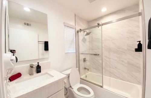 Modern 3BR Home in Mid-City - Photo 27